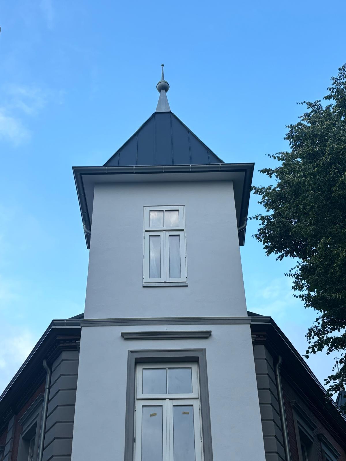 Wiederaufbau von Eckturm und Erker